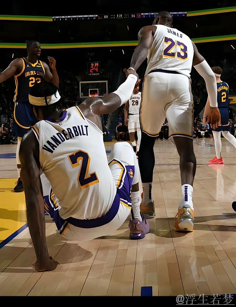 东契奇妙传分球 范德比尔特空接暴扣 东契奇妙传分球 范德比尔特空接暴扣